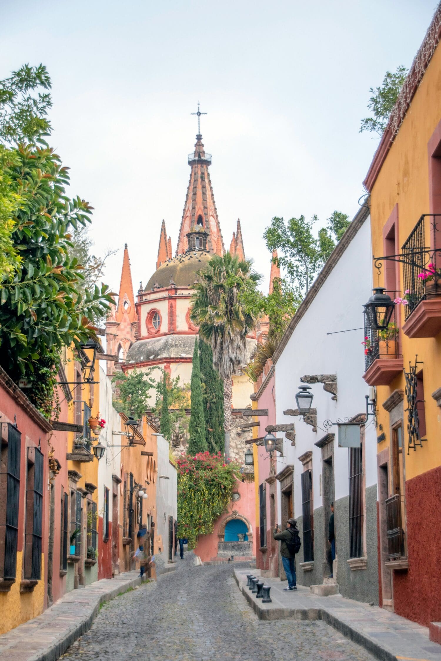 A look through the narrow street of San Miguel de Allende