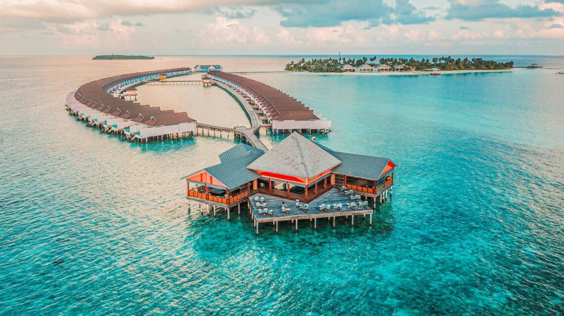 Follow the over water villas to Beru Bar - perfect for sunset cocktails and late night dancing on our glass over water dance floor 🍹🐟